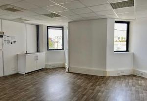 Location bureaux Boulogne-Billancourt, proche métro Marcel-Sembat, immeuble moderne PMR