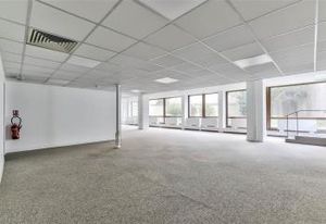 Vente bureaux Saint-Cloud, accès jardin et parking inclus