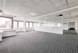 Vente bureaux Malakoff, proche Métro Ligne 13, centre-ville, 30 places de parking
