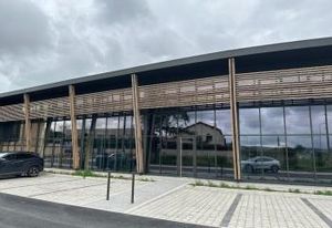 Local commercial à louer Andrézieux-Bouthéon - Proche aéroport