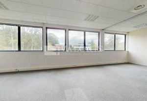 Vente bureaux Limonest, proche bus et gare SNCF