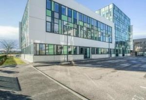Location bureaux Lyon 7 - Proche autoroutes A7, A43 et tramways T1, T2