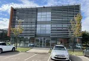 Location bureaux Saint-Priest - Proche aéroport Lyon Saint-Exupéry, Tramway T2 et Gare Lyon Part-Dieu