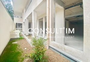 Location bureaux Clichy, immeuble neuf, proche transports en commun