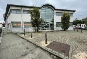 Location bureaux Lyon 8 - Proche Tramway T2 et T4, Métro D