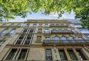 Location bureaux Paris 1 - Place de la Madeleine, nombreux parkings