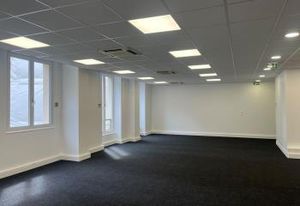 Location bureaux Paris 1 - Place de la Madeleine, nombreux parkings