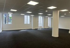 Location bureaux Paris 1 - Place de la Madeleine, nombreux parkings