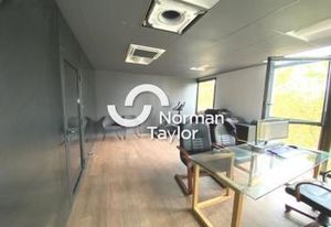 Location bureaux Montpellier Port Marianne - Tramway et autoroute A9