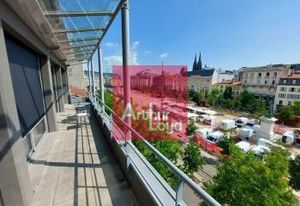 Bureaux à louer Clermont-Ferrand centre, Place de Jaude, proche transports
