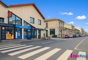 Bureaux à vendre Bordeaux, face au parking Leclerc des Chartrons