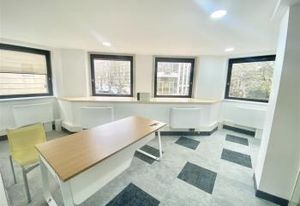 Location bureaux Levallois-Perret, proche M° Pont de Levallois, immeuble de standing