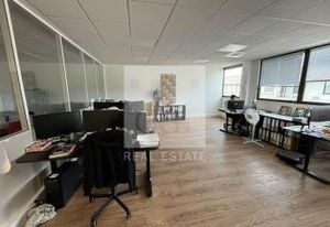 Location bureaux Cailloux-sur-Fontaines - Proche A46, A432 et bus 77