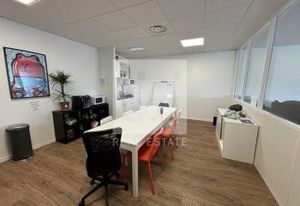 Location bureaux Cailloux-sur-Fontaines - Proche A46, A432 et bus 77