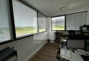 Location bureaux Cailloux-sur-Fontaines - Proche A46, A432 et bus 77