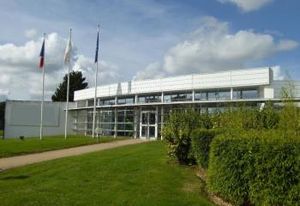 Location locaux industriels Barentin - Proche Rouen et 150 places de parking