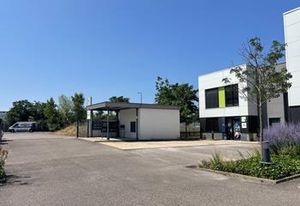 Location local d'activité et bureaux Vaulx-en-Velin - Proximité boulevard urbain Est