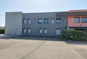 Local d'activité à vendre Saint-Priest - Terrain clos 3946 m²