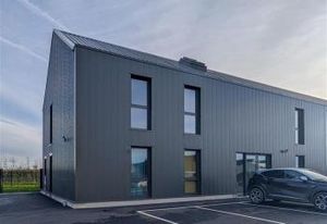 Location bureaux Saint-Malo - Proche gare, bus et accès D137