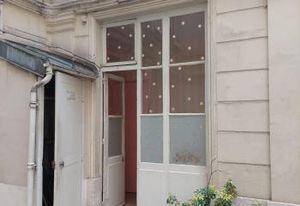 Location bureau Paris 9 - Cour d'immeuble, proche métro