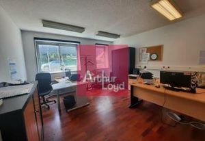 Local d'activité à vendre Riom - Proche axes autoroutiers