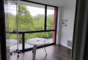 Vente bureaux Saint-Nazaire, proche polyclinique, accès facile et stationnement