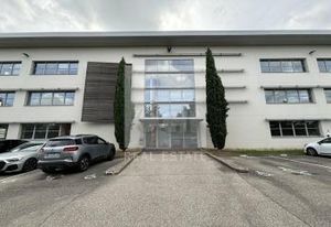 Bureaux à louer Saint-Genis-Laval - Proche bus 450, 78 et 72