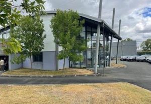 Bâtiment industriel à louer Saintes - Proximité A10