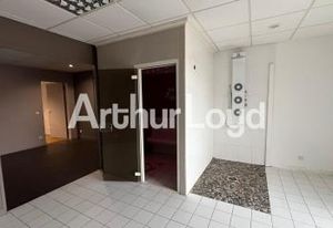 Location local commercial Verson - Proche parking public