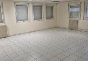 Bureaux à louer Thise - Proche Besançon - 5 emplacements parking