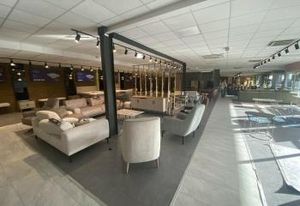 Location local commercial Bordeaux Lac - Proche transports