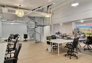 Location bureaux Paris 5 - Quartier dynamique et cour arborée