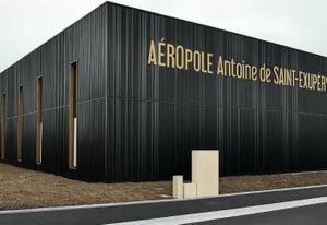 Terrain aéronautique à louer Jonzac - Aérodrome et axes routiers