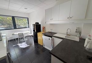 Bureaux à vendre Brignais - 27 parkings et possibilité d'extension