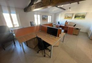 Location poste de coworking Marseille 6 - Proche bus, métro, tramway