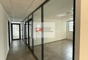 Location bureaux Nîmes - Proche échangeur autoroutier A9 et bus
