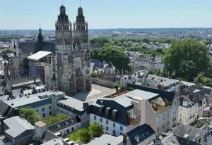 Location local commercial Tours - Pied de la cathédrale