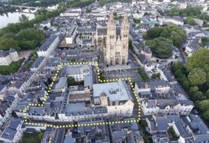 Location local commercial Tours - Pied de la cathédrale