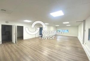 Location bureaux Montpellier - Parc 2000 - Tramway et autoroute