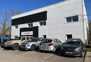 Location bureaux Crach - 12 places de parking privatives
