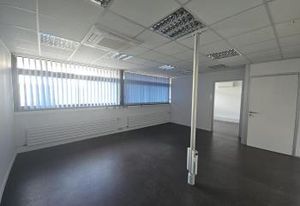 Location bureaux Saint-Pierre-des-Corps - 15 parkings