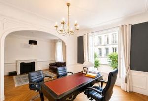 Location bureau Paris 17 - Immeuble Haussmannien, cour arborée