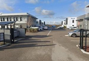 Location local d'activité Saint-Priest - Parc clos et 14 places de parking