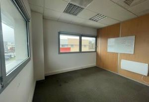 Location bureaux Saint-Priest - Proche transports et gares
