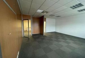 Location bureaux Saint-Priest - Proche transports et gares