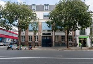 Location local commercial Paris 11 - Métro et bus