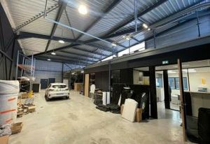 Cellule de 370 m² à louer Mérignac - Proche rocade Bordeaux