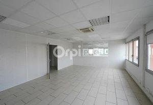 Location bureaux Décines-Charpieu - Proche métro, bus, tramway