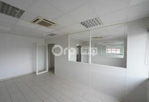 Location bureaux Décines-Charpieu - Proche métro, bus, tramway