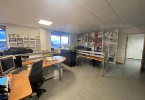 Bâtiment d'activités indépendant à vendre La Mézière - Axe Rennes-Saint-Malo